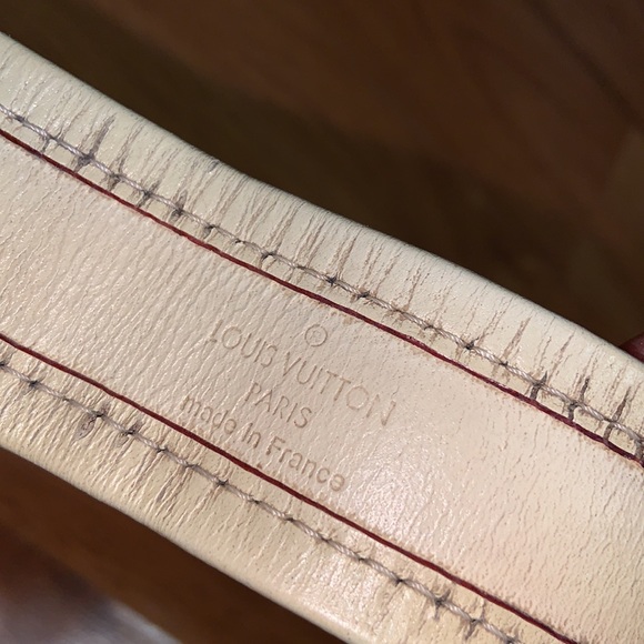 Louis Vuitton Suhali Serure Leather Bracelet Gold Plated Ivory - Picture 8 of 12